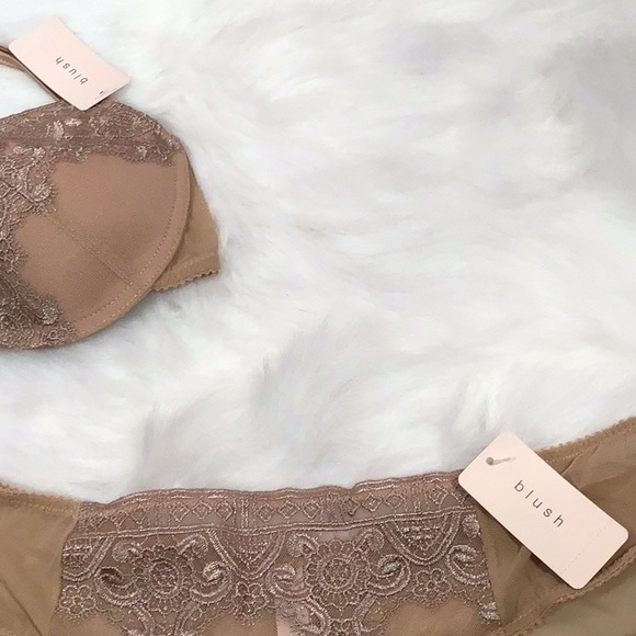 36A nude - Picture 2 of 6